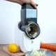 thumbnail image 4 of Picadora y rebanadora eléctrica de verduras | 6 cuchillas de acero inoxidable | Recargable por USB | Aparato de cocina compacto para frutas, zanahorias y patatas | Fácil de limpiar y guardar, 4 of 7