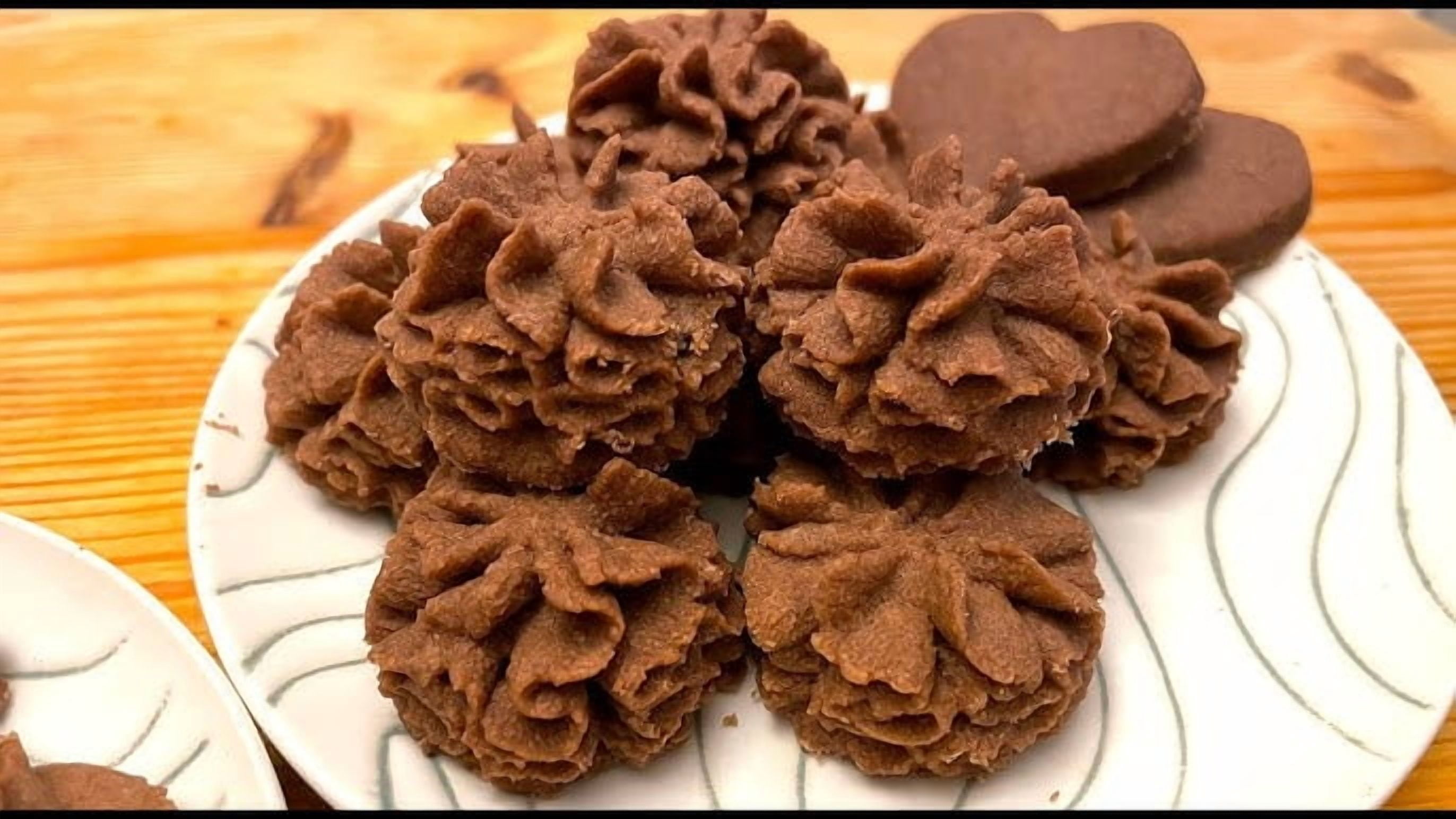 Jenny Bakery Chocolate Floweer Butter Cookies 220g