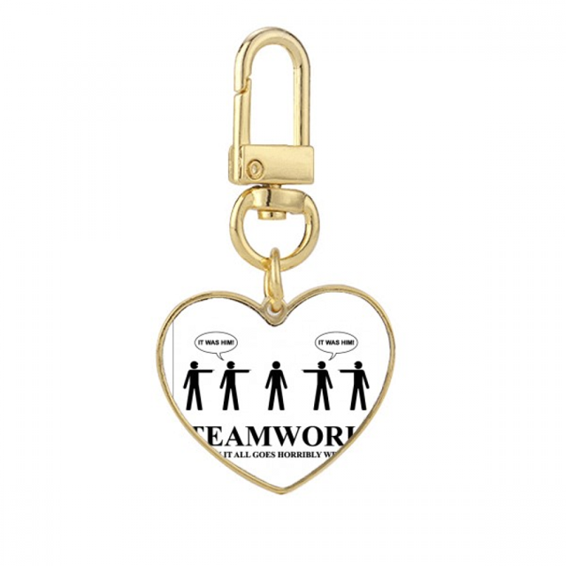 Identifíquense los miembros del equipo. Llavero de metal en forma de corazón dorado