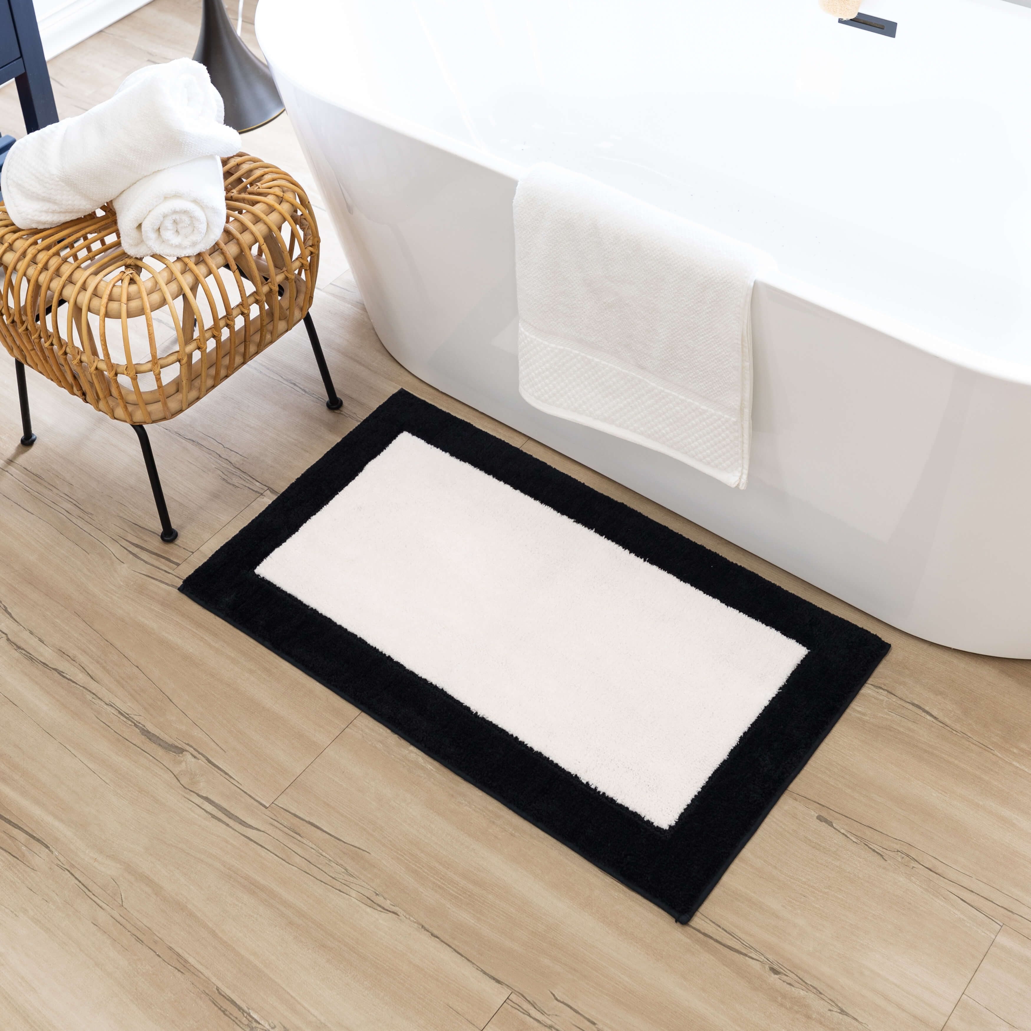 Mohawk Counterpoint Bath Mat Soft Absorbent Quick Dry Machine Washable Non-Slip Bathroom Mat, Black/White, 20" x 34"