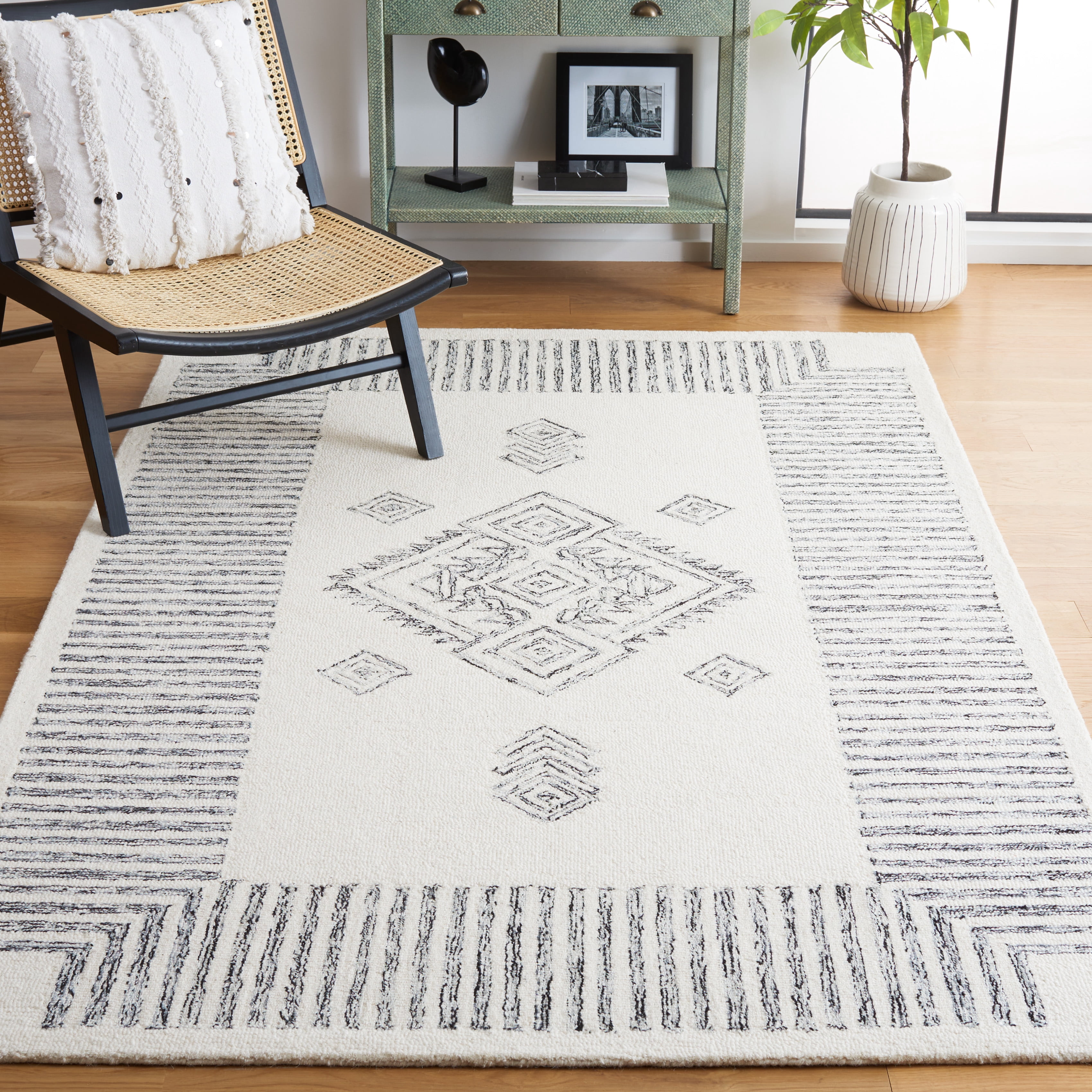 SAFAVIEH Casablanca Thorburn Medallion Area Rug, Ivory/Black, 6' x 6' Square