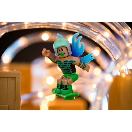 Roblox Celebrity Collection - LA Hoverboarder Figure Pack [Includes Exclusive Virtual Item]