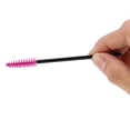 thumbnail image 3 of Juego de 50 pinceles desechables para pestañas, aplicador de rímel, herramienta de maquillaje de ojos, color negro, rosa y rojo, 3 of 6