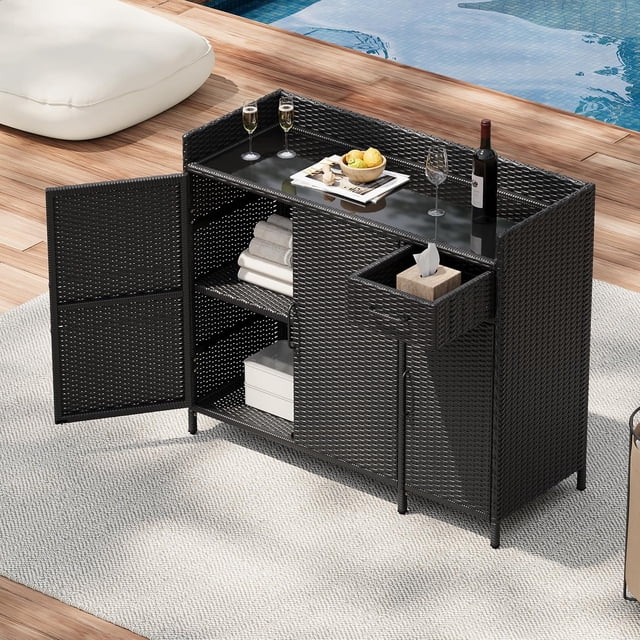 Armoire de Rangement Extérieure en Osier de 47,5 Pouces avec Dessus de Table de Bar – Armoire en Rotin Résistante aux Intempéries avec 3 Portes, Tablette et Tiroir Ajustables pour Coussins et Jouets de Piscine