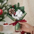 thumbnail image 4 of Ramo de rosas y bayas de Papá Noel hecho a mano con crochet, regalo para amigas y mujeres, perfecto para decoración navideña, decoración del hogar y fiestas, 4 of 5