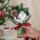 thumbnail image 4 of Ramo de rosas y bayas de Papá Noel hecho a mano con crochet, regalo para amigas y mujeres, perfecto para decoración navideña, decoración del hogar y fiestas, 4 of 5