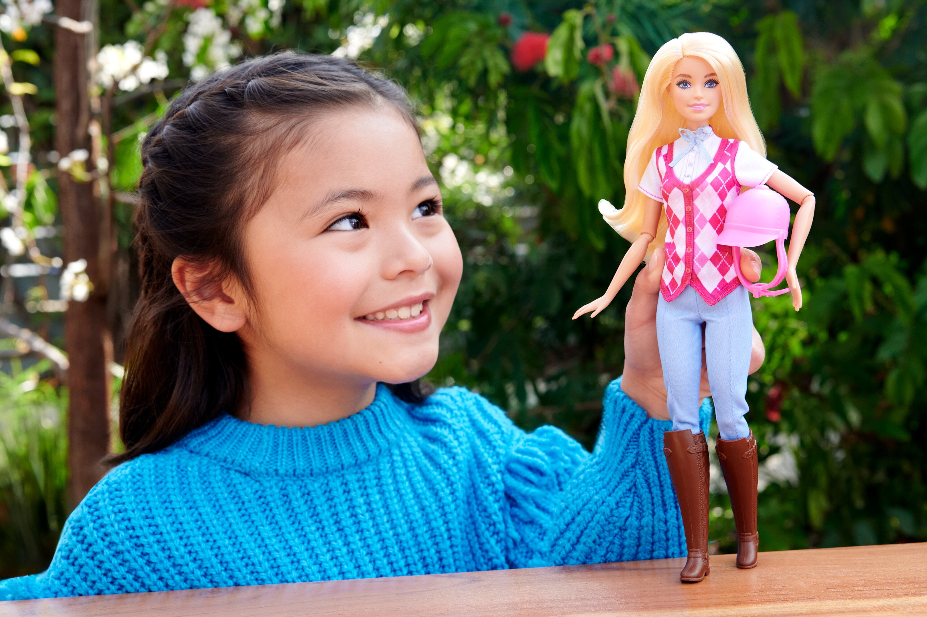 Barbie Mysteries: The Great Horse Chase Barbie “Malibu” Doll with Riding Clothes & Accessories  (图4)