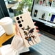 thumbnail image 3 of Añade un toque divertido a tu iPhone con esta exclusiva y versátil funda de goma TPU con estampado de dibujos animados para teléfono, 3 of 4