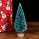 thumbnail image 3 of 12pcs miniatura de árbol de navidad de sisal artificial con base de madera artesanía mini pino para navidad decoración de mesa para el hogar adornos de invierno (3 colores), 3 of 4