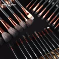 thumbnail image 3 of Juego de 32 brochas de maquillaje profesionales, cerdas suaves de alta calidad, madera auténtica, bolsa de maquillaje portátil para profesionales de la belleza, 3 of 4