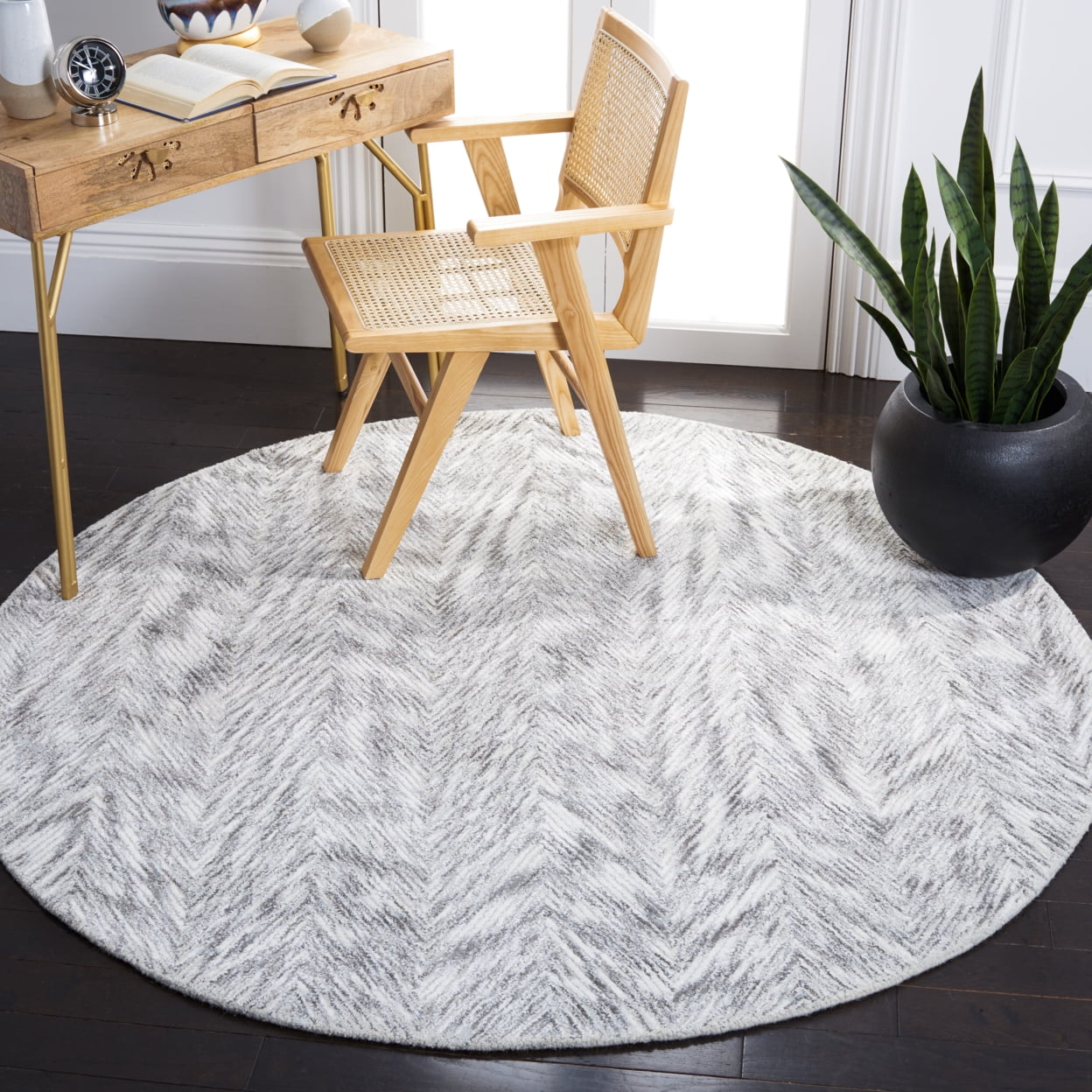 SAFAVIEH Soho Ryker Zig-Zag Area Rug, Grey/Ivory, 5' x 8'