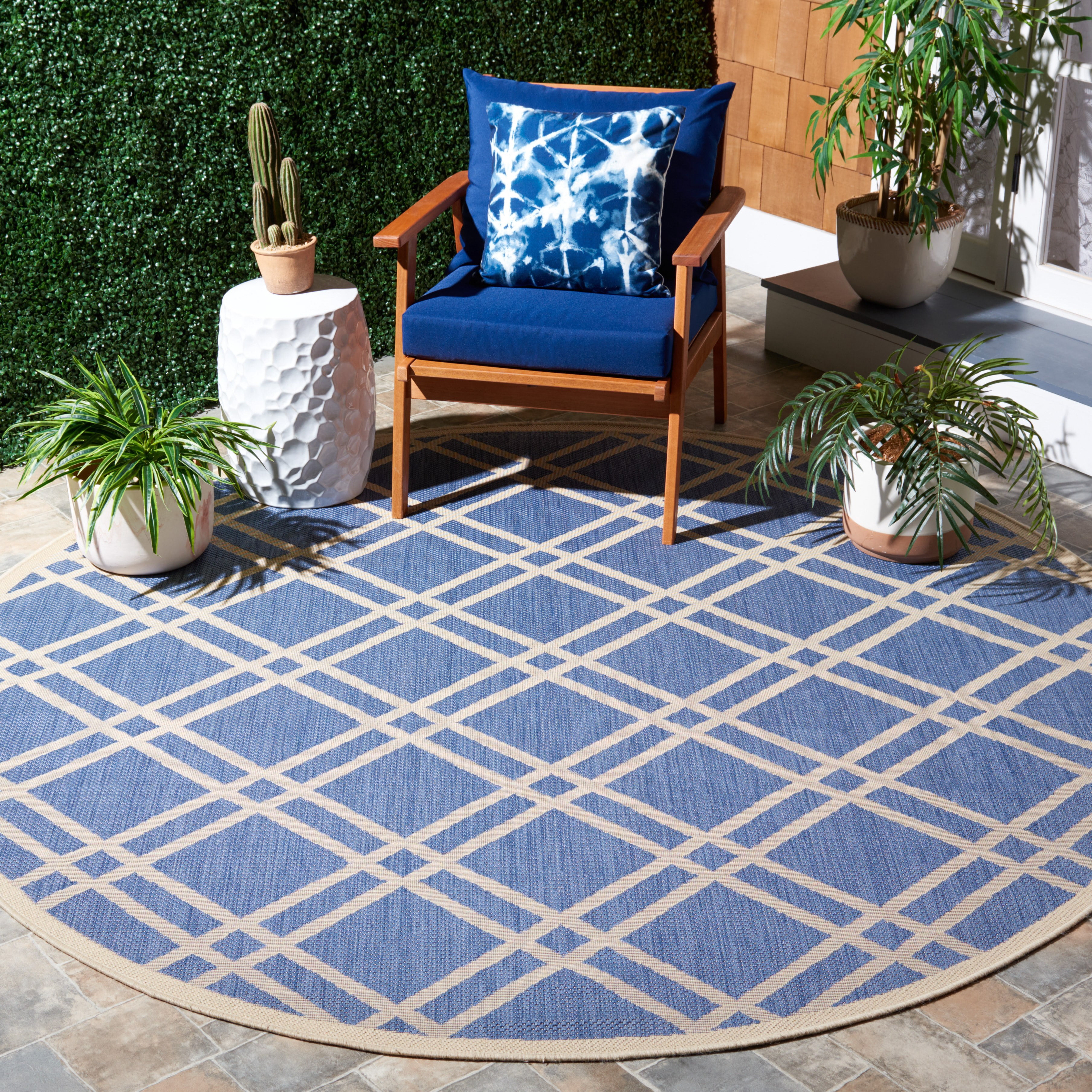 Safavieh Courtyard Jasper Geometric Indoor/Outdoor Area Rug, Blue/Beige, 7'10" x 7'10" Round