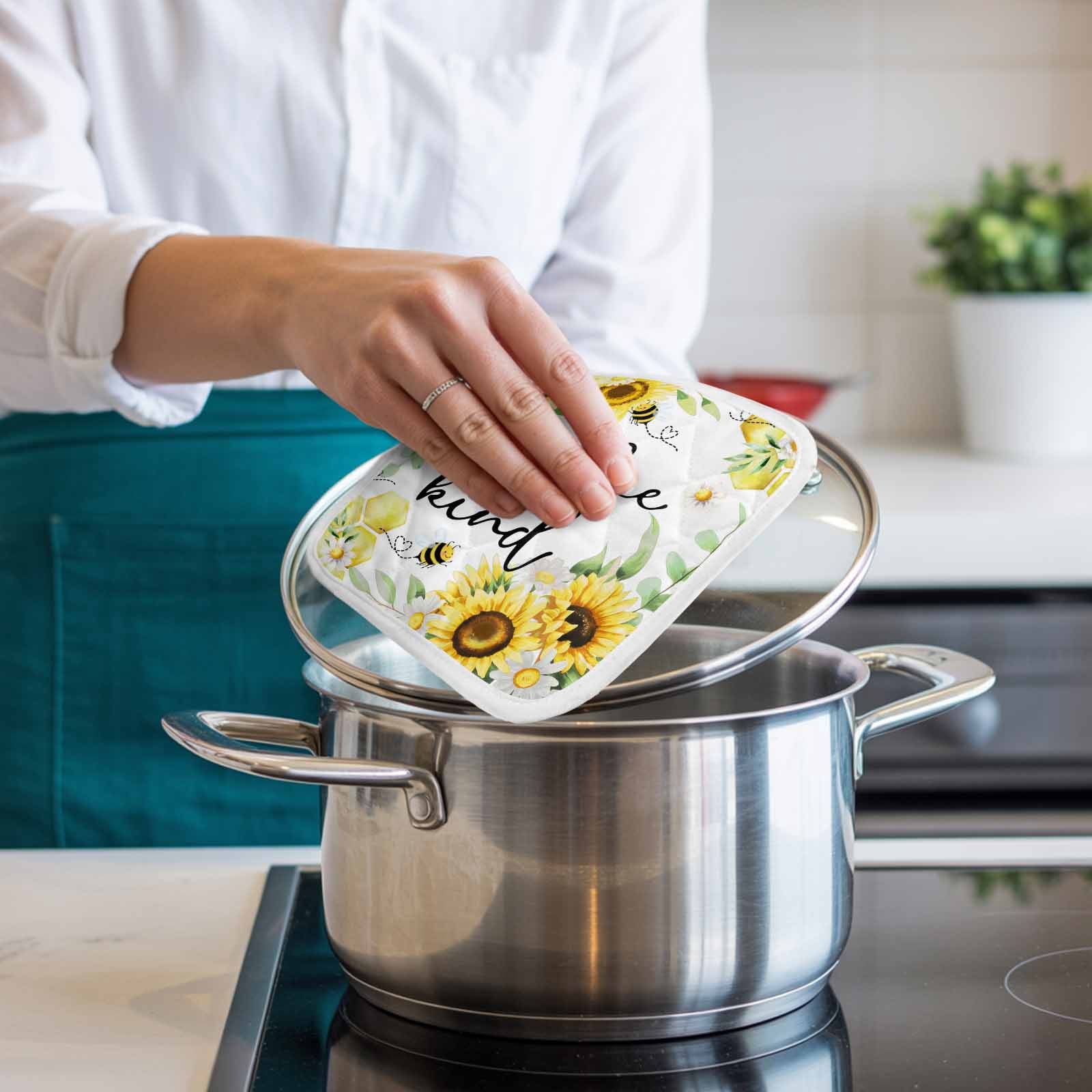 Sunflower Floral Pot Holders for Kitchen Heatproof Potholder, 4 Pack Farmhouse Pastoral Daisy Bees Botanical Hot Pads Multipurpose Oven Pads Cloth Potholders Trivet for Cooking and Baking