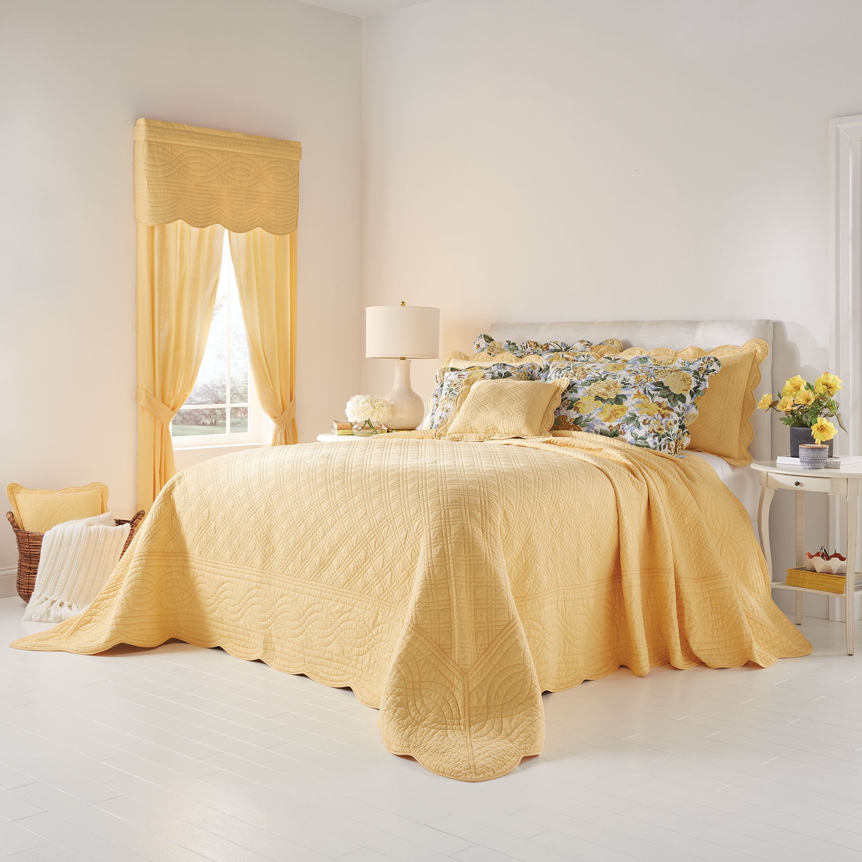 BrylaneHome Florence Oversized Bedspread King, Dandelion Yellow White