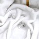 thumbnail image 3 of Juego de 3 Pendientes Elegantes y Brillantes JeenMata en Oro Blanco, 3 of 5