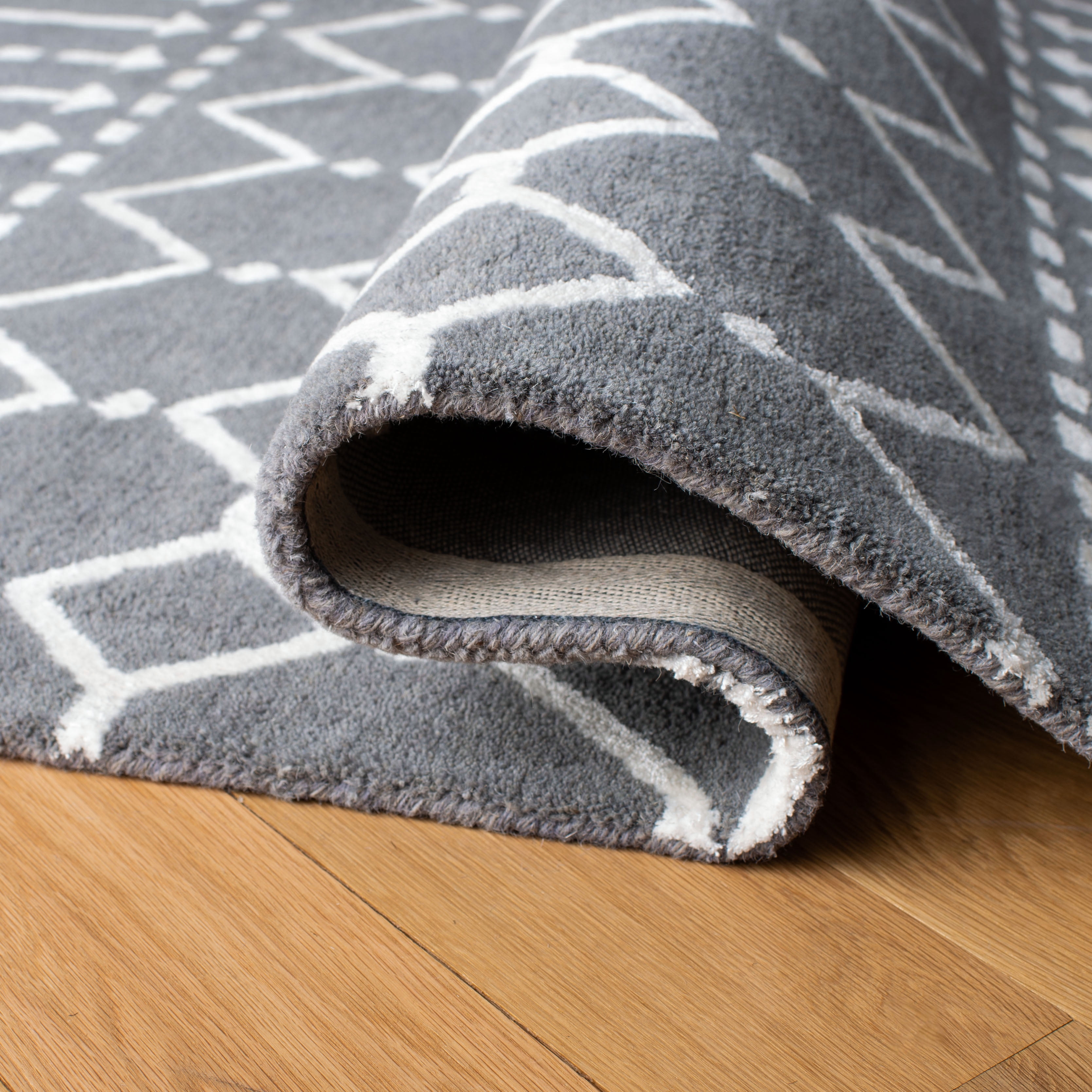 SAFAVIEH Himalaya Darin Geometric Wool Area Rug, Grey/Ivory, 6' x 6' Square