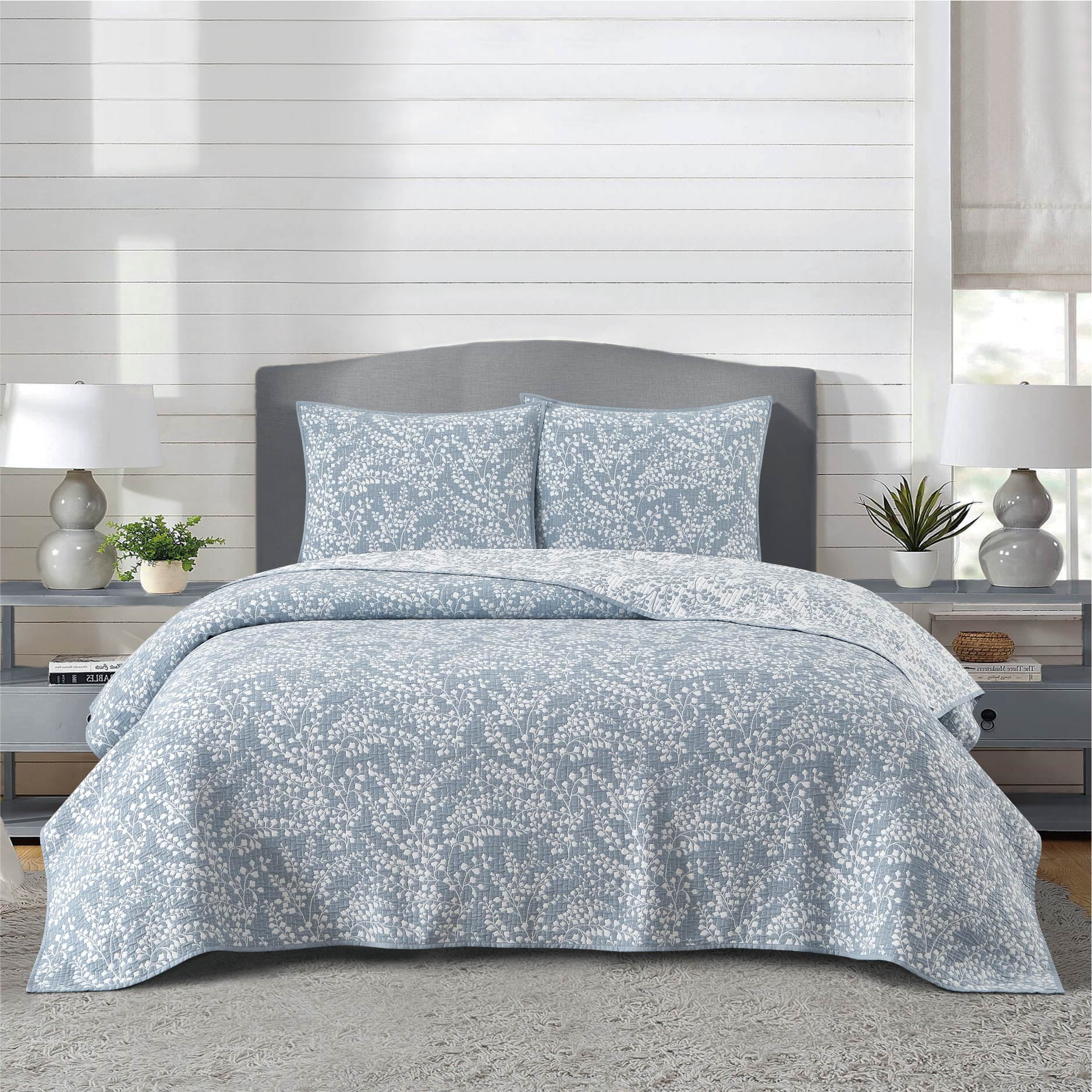 Mainstays Botanical Floral Stitched Quilt, King, Light Blue, Reversible Lightweight Bedding