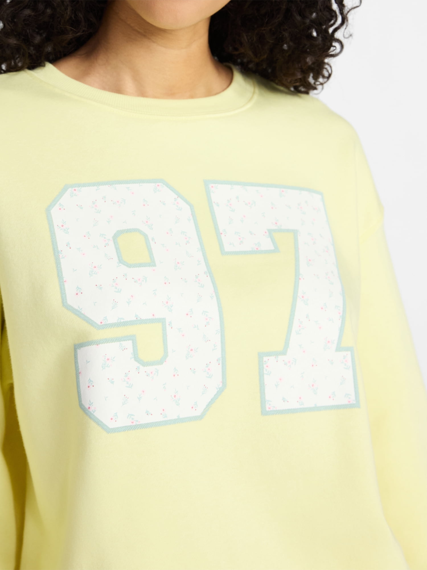 No Boundaries Oversized Graphic Sweatshirt, Midweight, Women's XXS-XXL