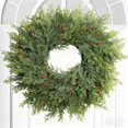 thumbnail image 1 of Corona de Navidad de Cedro Dushle 66 cm con Bayas Rojas para la Puerta, 1 of 9