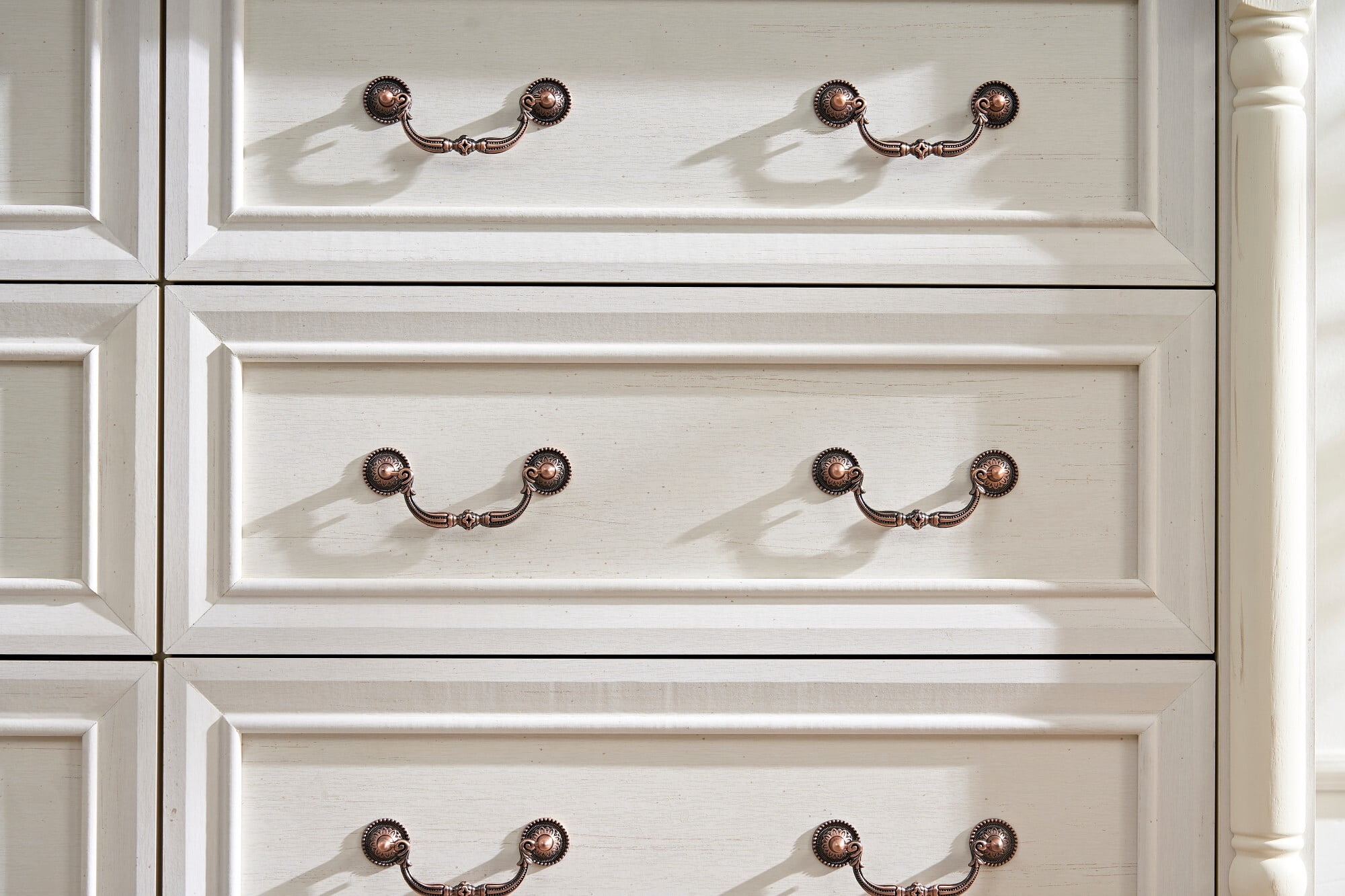 AENKYO 6-Drawer Wide Dresser, Rustic Farmhouse Chest of Drawers for Bedroom or Living Room, Antique White