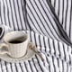 thumbnail image 4 of Manta de franela lavable suave y gruesa para la siesta 70 * 100 CM negra y blanca, 4 of 7