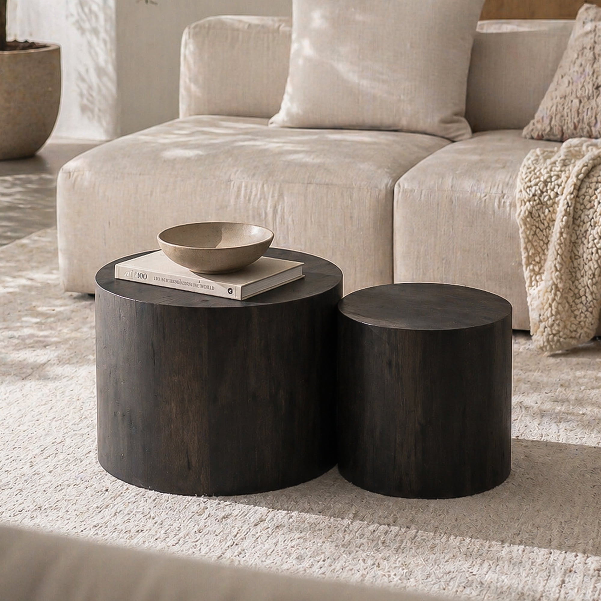 Leumius Set of 2 Nesting Coffee Tables, Round Modern Circle Wooden Accent Side End Tables for Small Space Living Room Bedroom Black