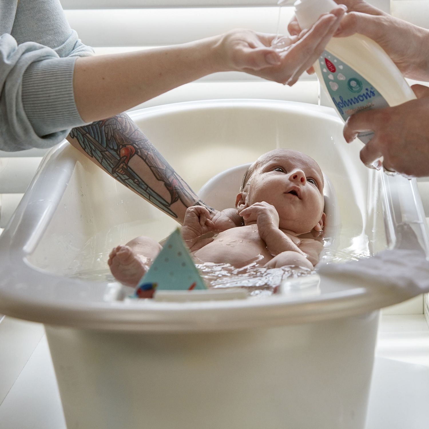 Johnson's Baby, Cottontouch, Newborn Wash & Shampoo, 800 mL