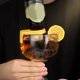 thumbnail image 5 of Clip de plástico de colores con hebilla de cerveza para botellas, ideal para bares, fiestas y vasos altos; accesorios para dispensadores, 5 of 6