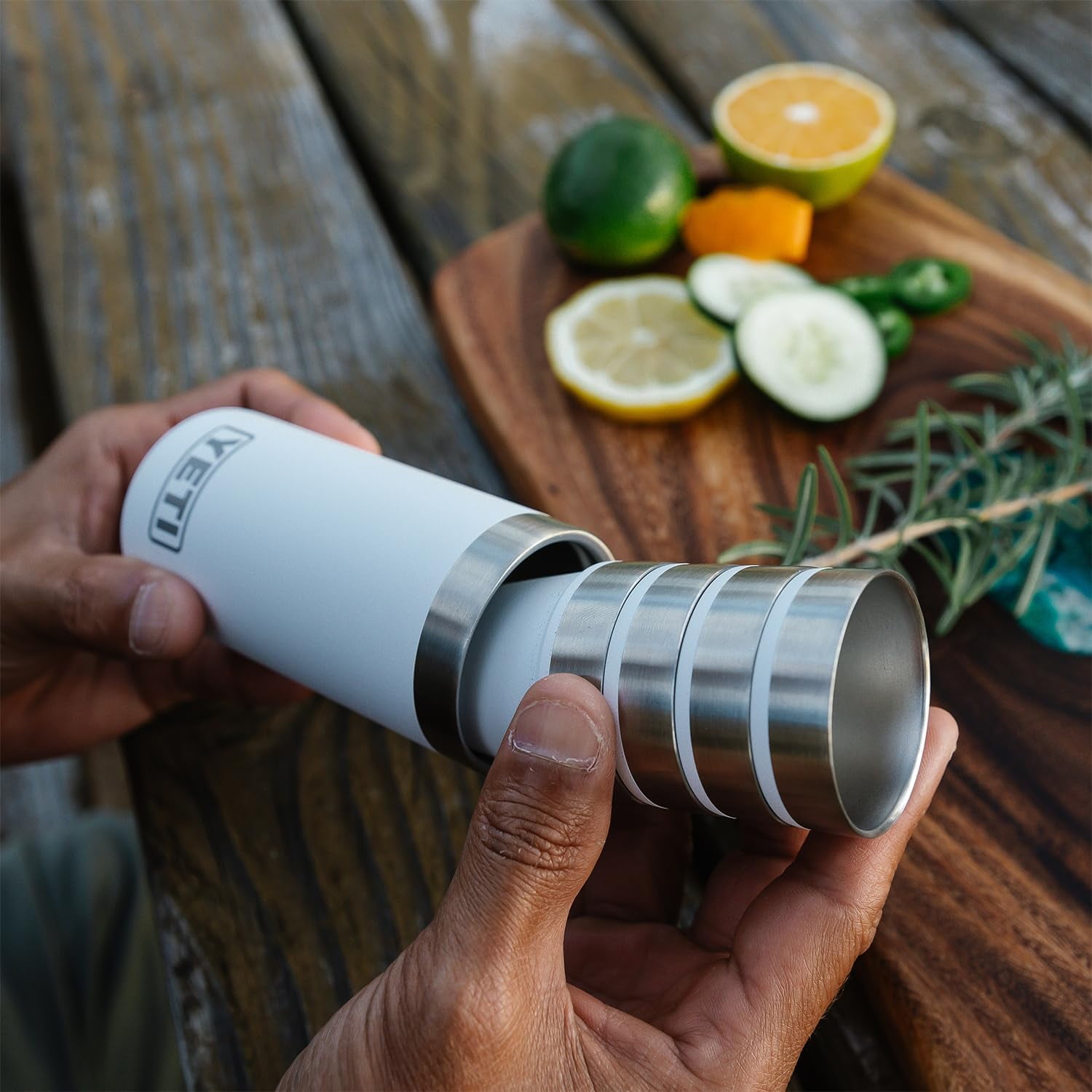新品 YETI SHOT GLASSES 4個セット カモフラージュ 迷彩 新品 YETI SHOT GLASSES 4個セット カモフラージュ 迷彩 新品