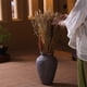 thumbnail image 5 of Jarrón grande de cerámica con arreglo floral for decoración de sala de estar., 5 of 6