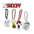 thumbnail image 2 of Llavero con colgante de teléfono de Snoopy Charlie Brown, pareja de anime, colgante de acrílico para mochila escolar, llavero, regalo para niñas y niños, 2 of 5