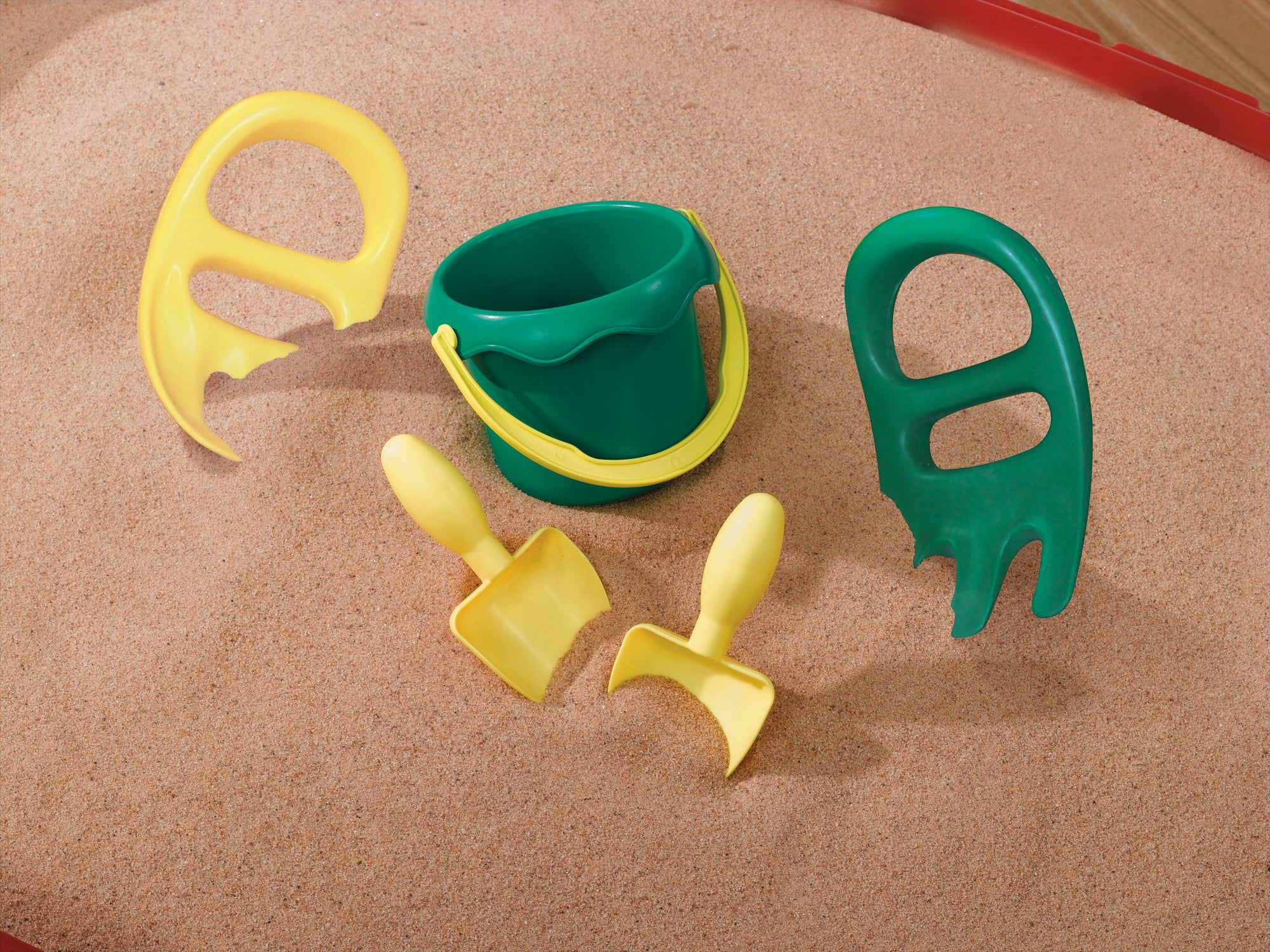 Step2 Naturally Playful Sand Table Includes Cover 2 Shovels Rakes And Bucket