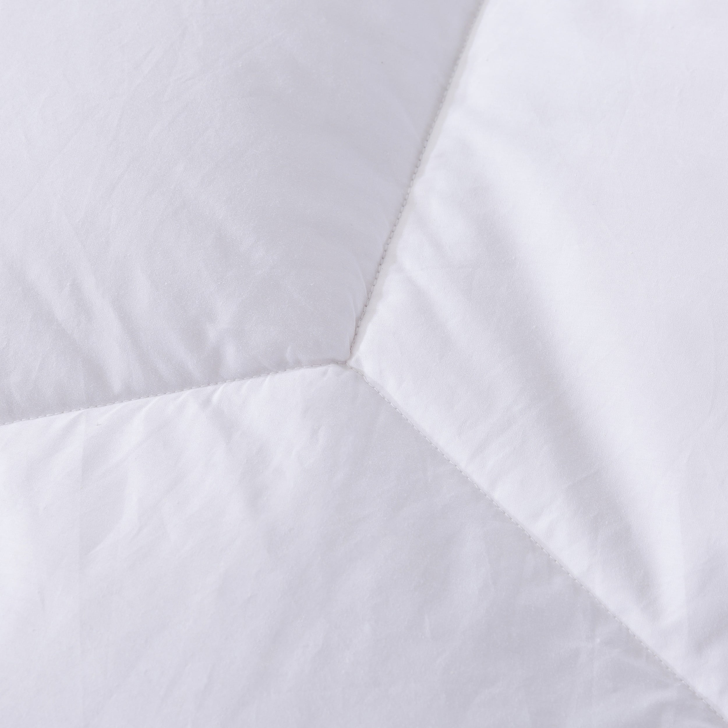 Cozy Down Alternative Comforter - Reversible - White - Full/Queen