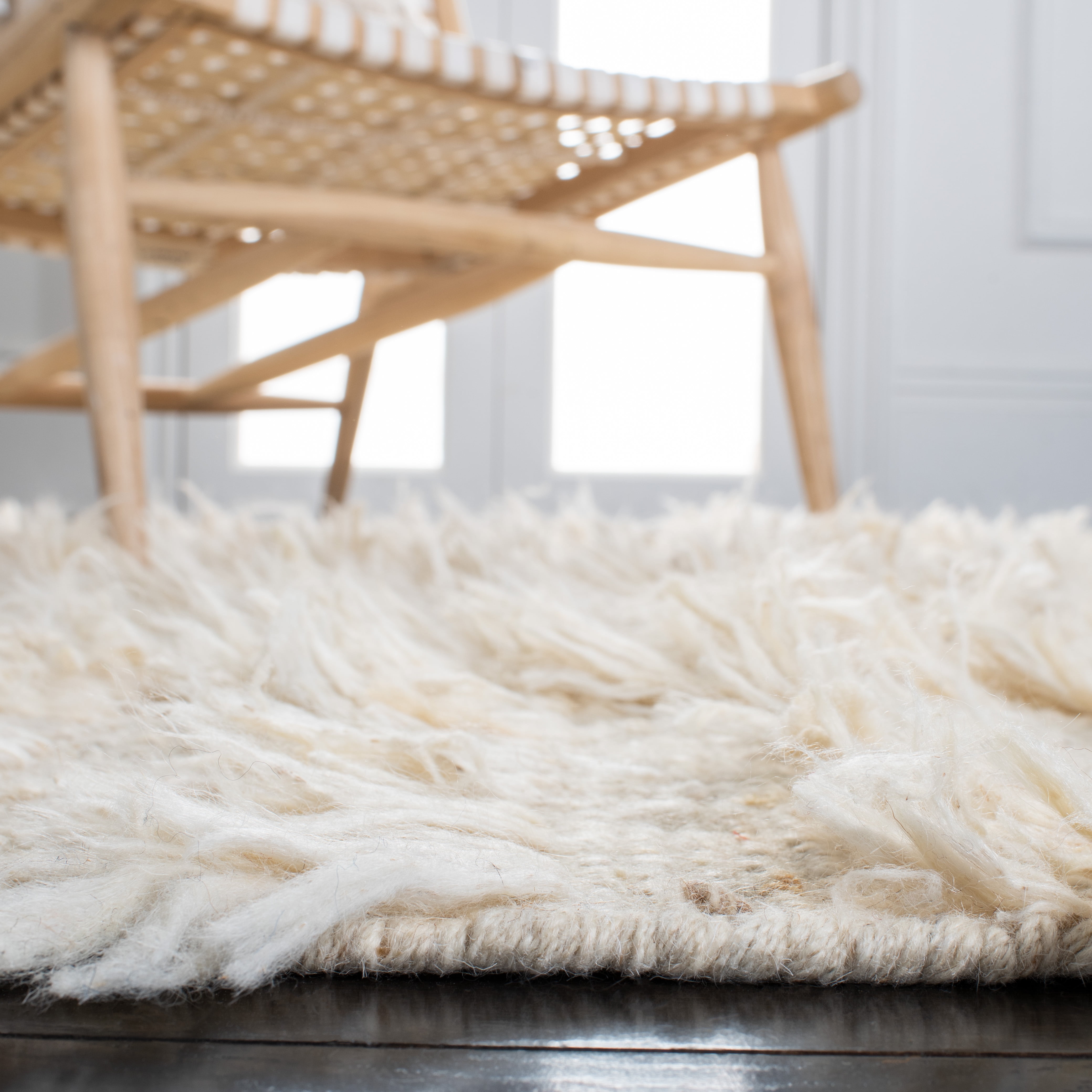 SAFAVIEH Natura Qiana Distressed Runner Rug, Ivory, 2'3" x 8'