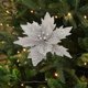 thumbnail image 1 of Adornos navideños para árbol de Navidad (1 unidad), flores artificiales de 34 x 28 x 28 cm, arreglos de tela para fiestas y bodas (plateado)., 1 of 8
