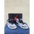 thumbnail image 2 of Ni - ke Jordan 3 Retro Wolf Grey Size 9.5, 2 of 5