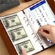 thumbnail image 4 of Carpeta de cuero de 52 semanas para ahorrar dinero (A5) - Carpeta reutilizable para presupuestos con sobres para rellenar con efectivo - Organizador de tapa esmerilada para agenda de ahorros, 4 of 8
