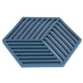 thumbnail image 3 of Juego de 4 manteles y posavasos resistentes al calor para comedor y artículos esenciales de cocina: diseño de rayas hexagonales azules, 3 of 8