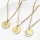thumbnail image 5 of Collar de moneda redonda, flores talladas en acero de titanio, pequeños regalos colgantes MFZFUKR CPB-US-PSF1358-1, 5 of 5