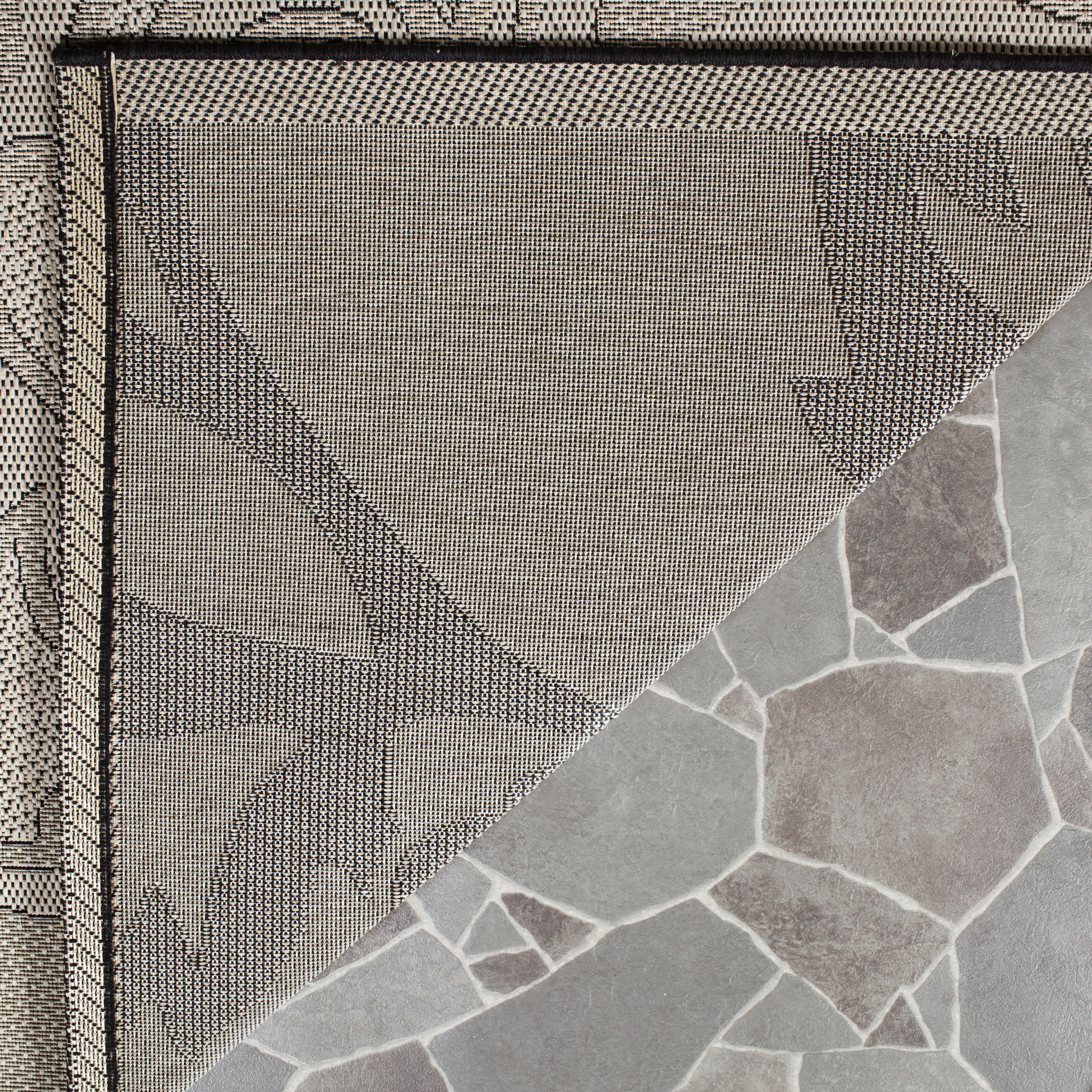 Safavieh Courtyard Helen Floral Indoor/Outdoor Area Rug, Sand/Black, 7'10" x 7'10" Square
