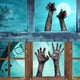 thumbnail image 4 of Pegatinas de pared de manos de fantasma de Halloween, papel tapiz autoadhesivo de PVC, calcomanías de pared, accesorios de decoración de atmósfera de terror para fiesta de Halloween, 4 of 4