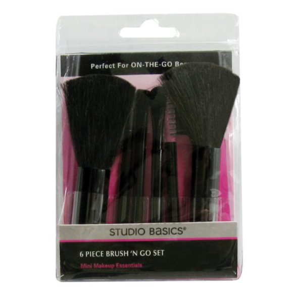 Studio Basics Piece Brush N Go Set with Soft, Natural, Custom Cut Hair for Flawless Application, Maximum Control for Expert Application, For Travel Savvy Makeup Aficionados