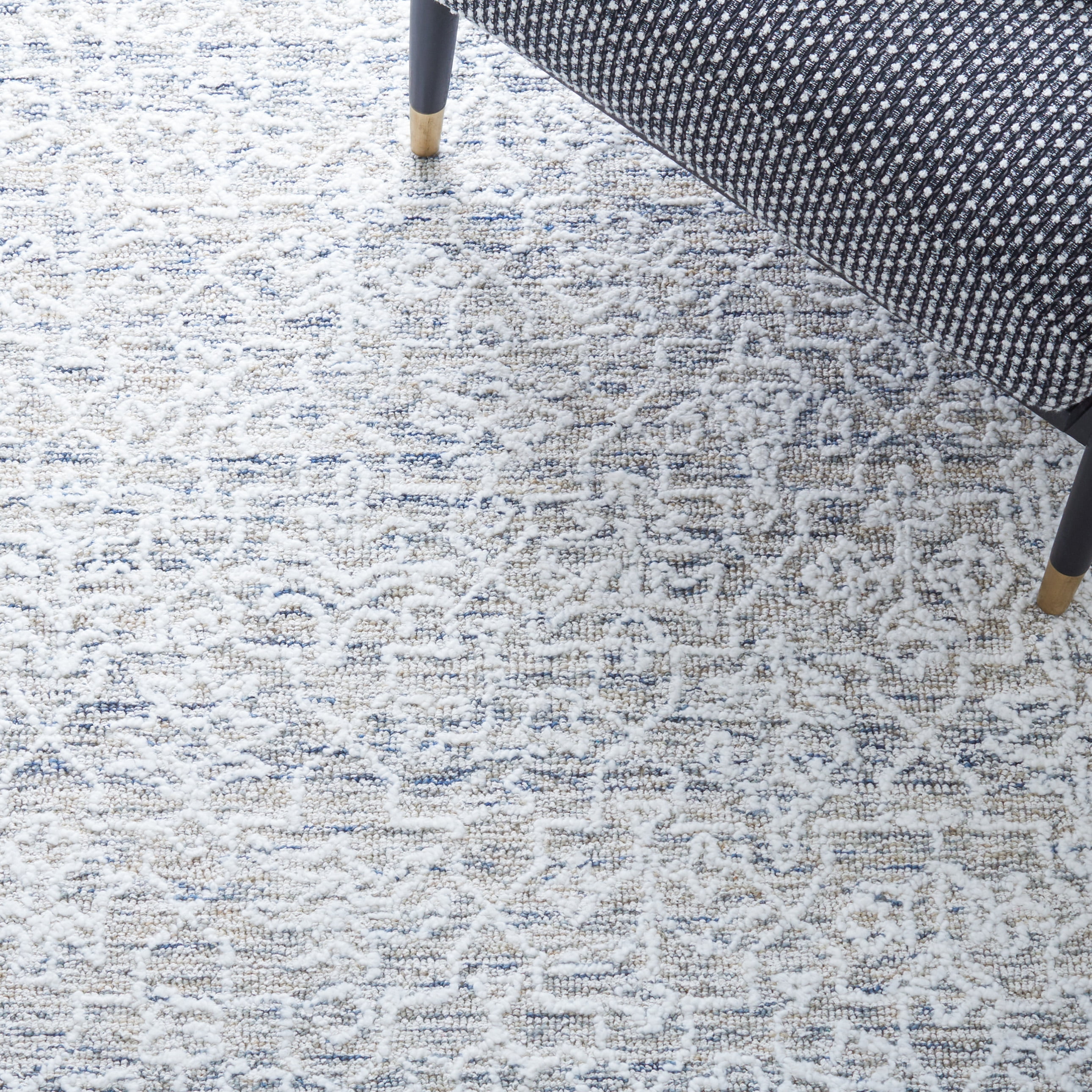 Safavieh Metro Caitriona Medallion Area Rug, Ivory/Beige, 6' x 6' Round