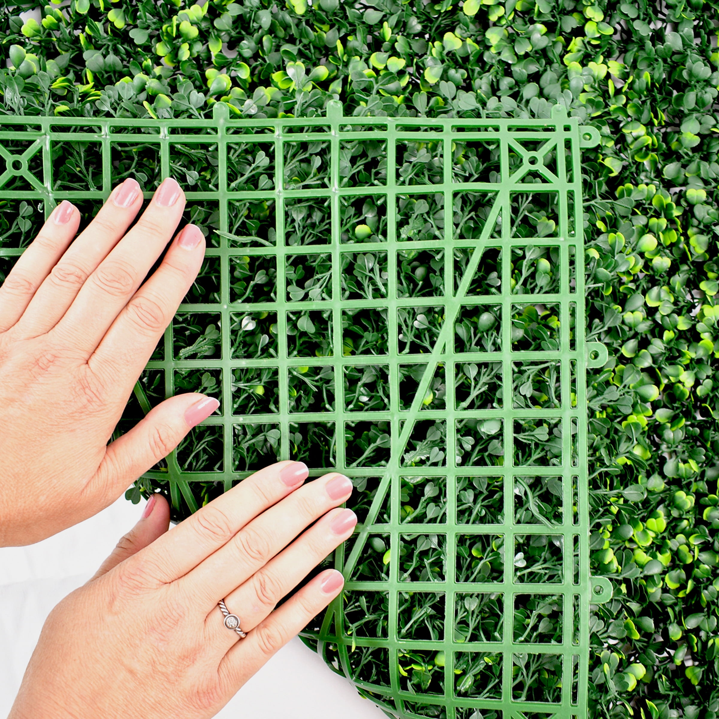 Screenguard 36in H x 8ft L Faux Green Boxwood Privacy Screen with Natural Appearance