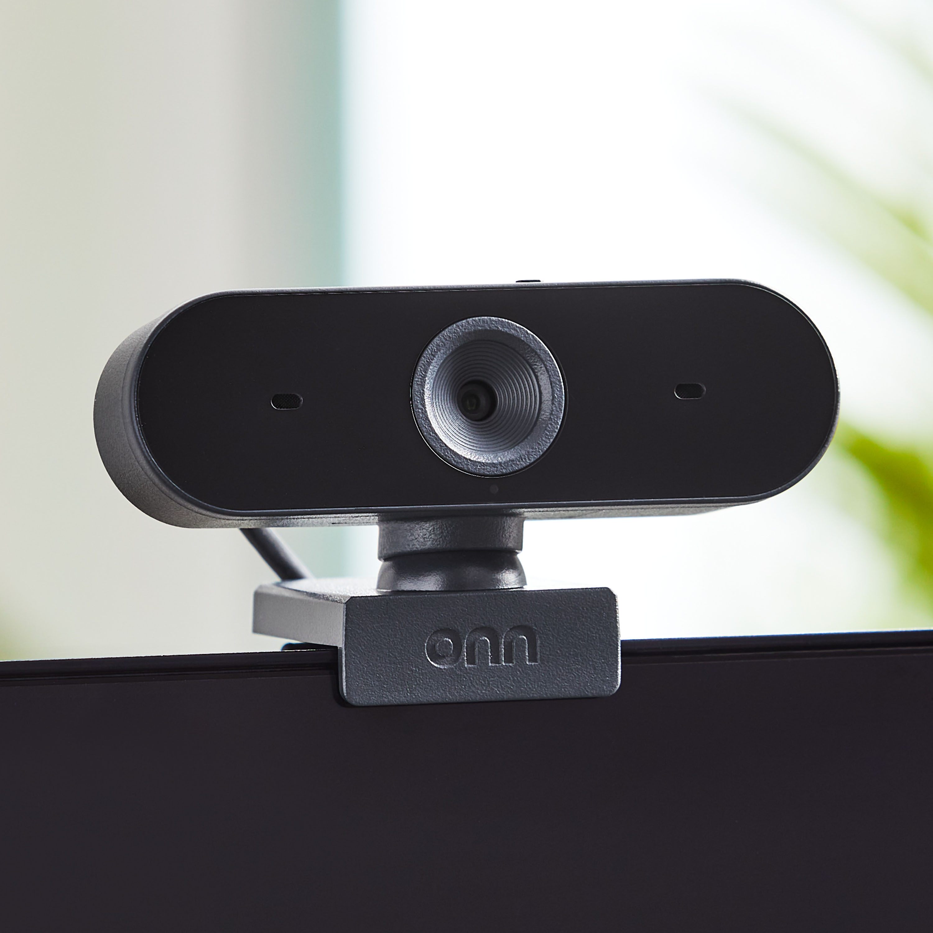 Onn 4K Webcam with Autofocus and Privacy Cover photo 3