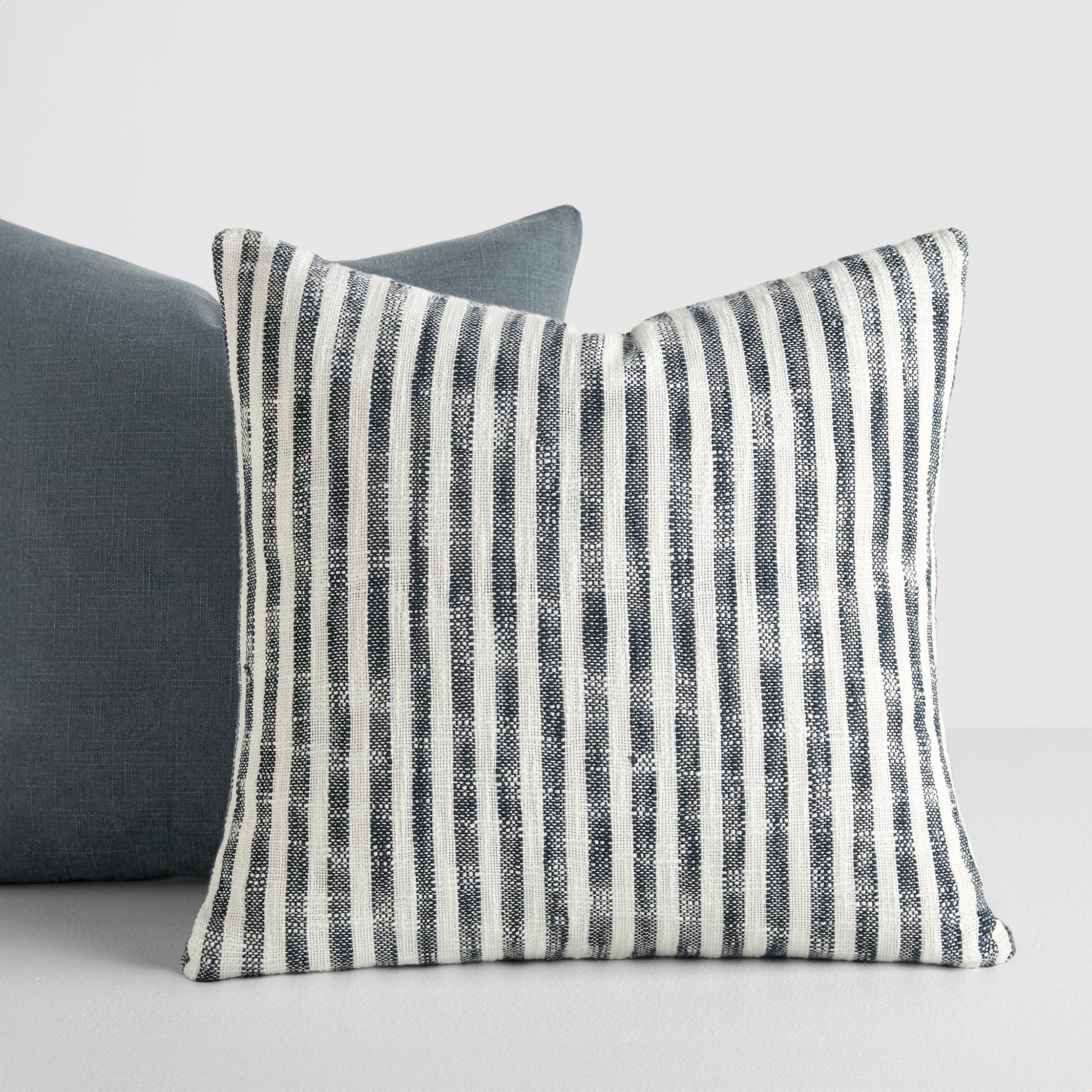Noble Linens 2-Pack Decor Throw Pillows Navy Yarn-Dyed Bengal Stripe and Solid