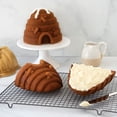 thumbnail image 3 of Molde para tartas Nordic Ware Beehive de aluminio fundido con capacidad de 2,4 litros Nordic Ware NA, 3 of 7