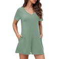 thumbnail image 1 of Traje Corto de Cuello en V para las Mujeres Color Sólido Atlético con Bolsillos, Poliéster, 1 of 9
