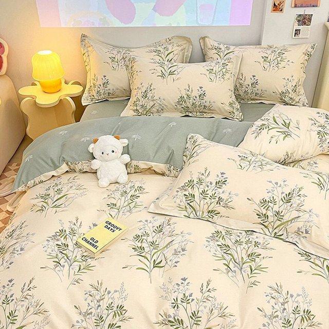Floral Comforter Set with Sheet and Pillowcases, Soft Hotel Quality Bedding, Full Queen Size