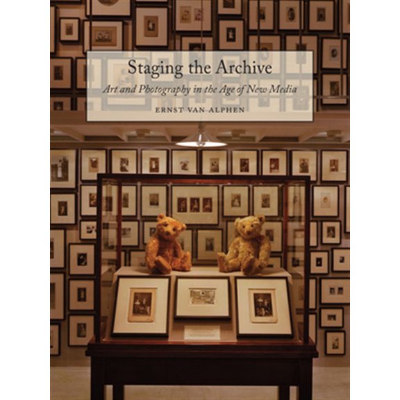 Pre-Owned Staging the Archive : Art and Photography in the Age of New Media (Paperback)